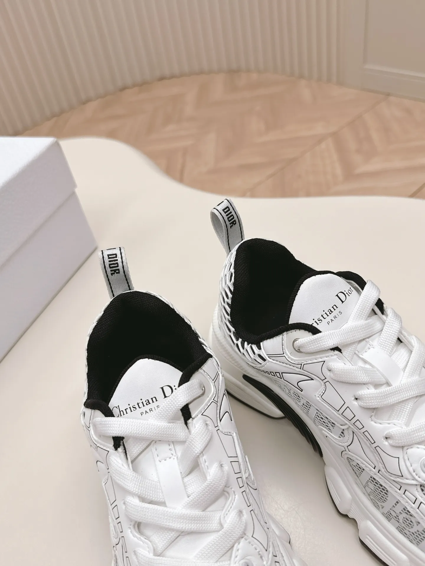 👟👟Ex-factory price 620👟👟 Hot item, star model 2024 main hot item, the newly released Dior Chrono new casual sports shoes, running shoes, dad shoes are really cool, full of futuristic feeling! Really cool! Once again interpreting Dior's concept of cool fashion, the lucky star will bless you with good luck. The new EVA sole is super light and super soft! A perfect replica of the original! Fully matched material and mold! ! 35-40